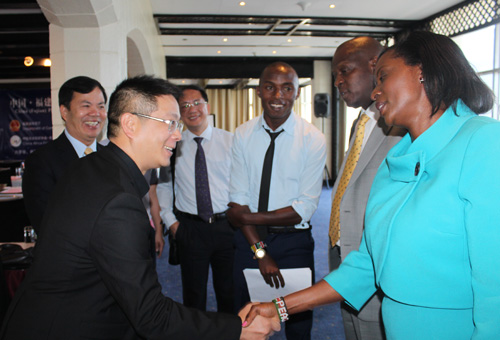 Генеральный менеджер Keypower г-н Лео отправился в Зимбабве, Кению и ОАЭ для экономического и коммерческого обмена